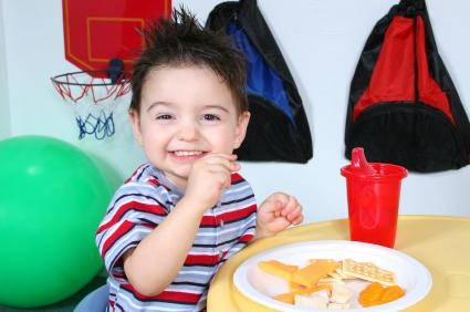 Cómo manejar a los niños melindrosos con la comida